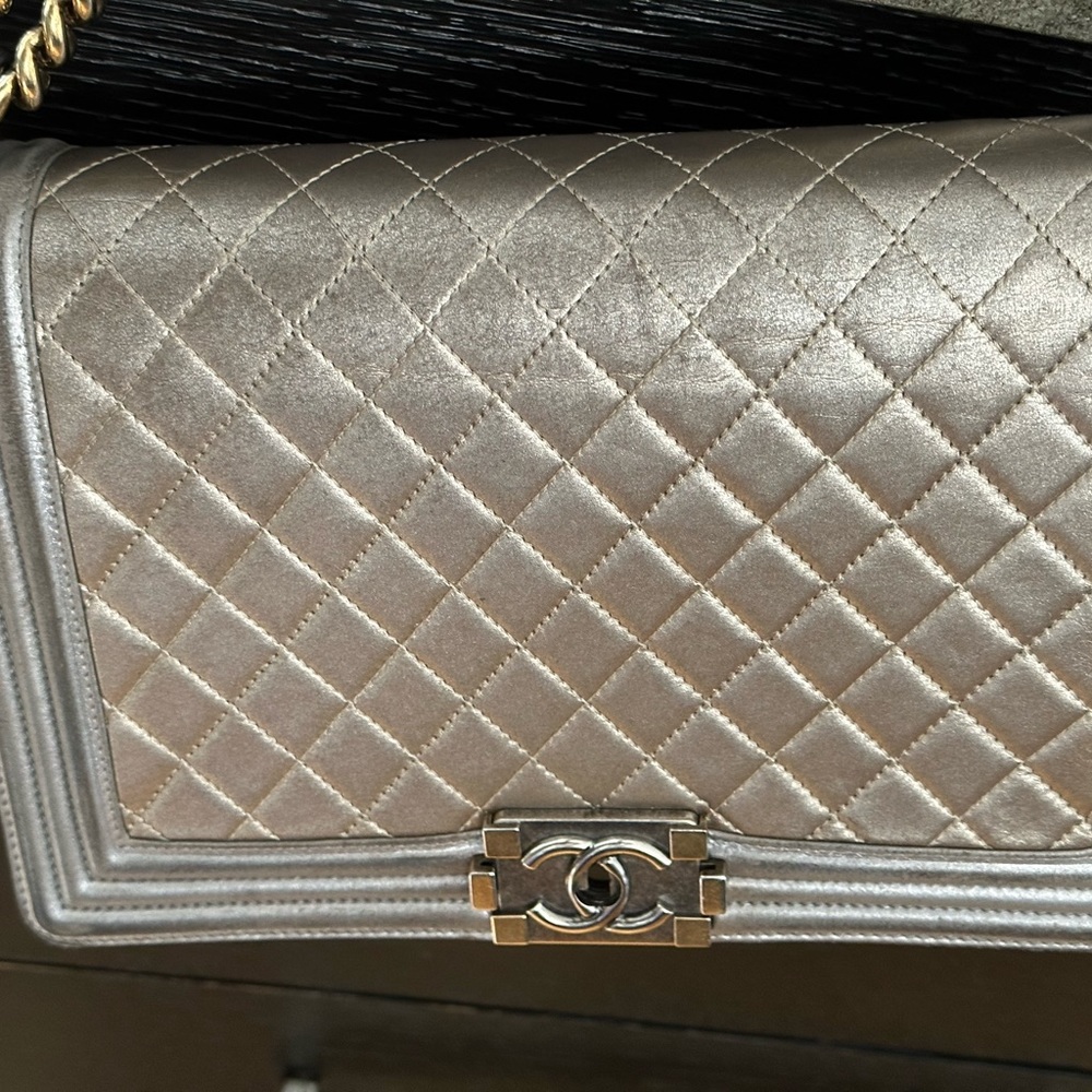 Authentic CHANEL old Medium Boy Bag Shoulder Bag Crossbody